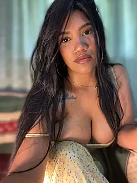 Snapshot of JennamartinyII chatting on 01.15.25 JennamartinyII online show from 01.15.25