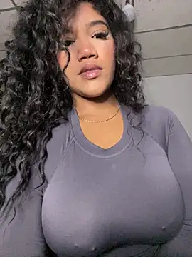 Snapshot of JennamartinyII chatting on 12.01.25 JennamartinyII online show from 12.01.25