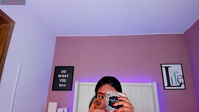 Britanymooree online show from 11.05.25