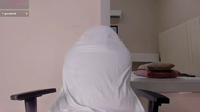 Littleolivia  online show from 03.19.25