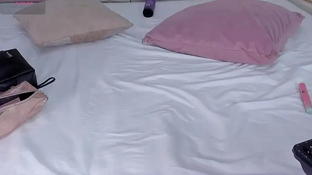 Littleolivia  online show from 03.20.25