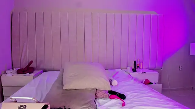 Littleolivia  online show from 01.07.26