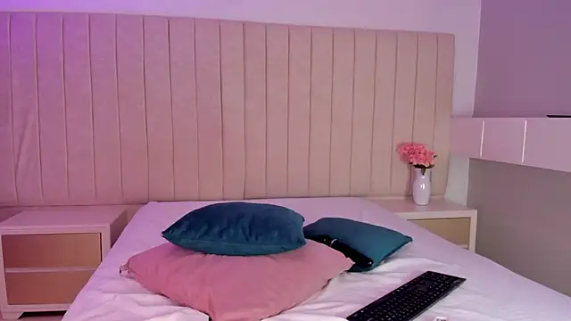 Littleolivia  online show from 03.11.26