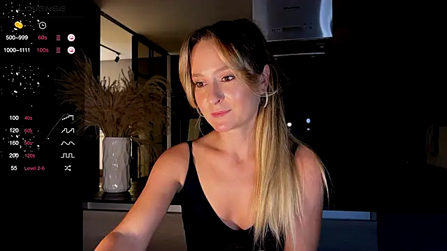 Snapshot of Peach__juice chatting on 12.01.24 Peach juice online show from 12.01.24