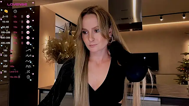 Snapshot of Peach__juice chatting on 01.13.25 Peach juice online show from 01.13.25