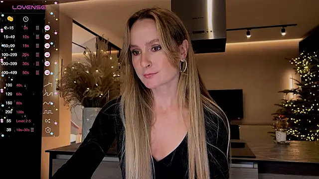 Snapshot of Peach__juice chatting on 01.13.25 Peach juice online show from 01.13.25