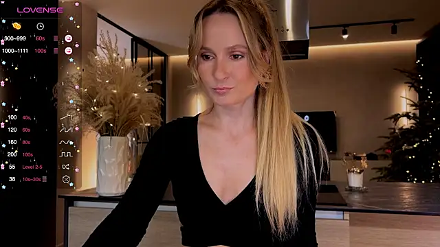 Snapshot of Peach__juice chatting on 01.16.25 Peach juice online show from 01.16.25