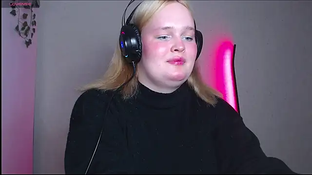 rozzhaos8 online show from 10.25.25