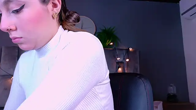 AmbarHills 1 online show from 11.11.25