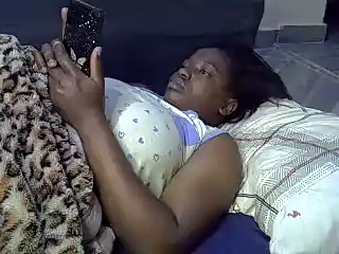 Snapshot of sweet_gal01 chatting on 12.10.24 sweet gal01 online show from 12.10.24