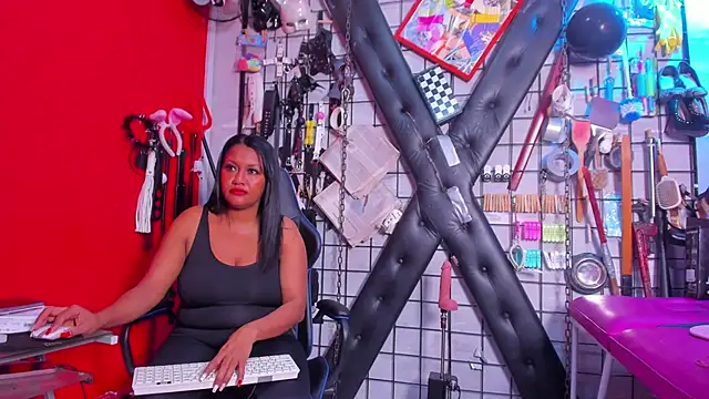 Madame pain  online show from 02.21.25