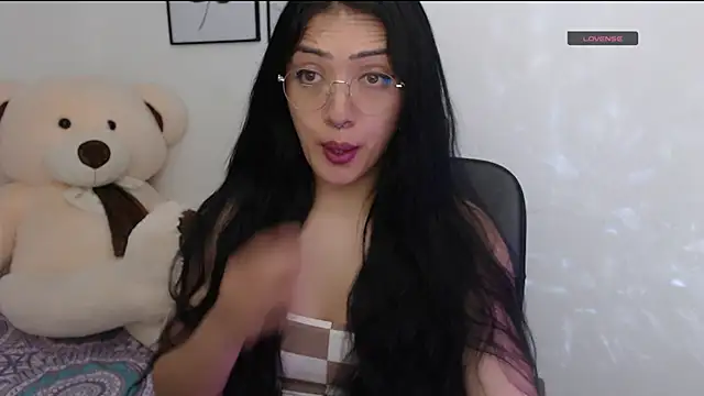 Snapshot of Suzanne_abbey chatting on 10.06.25 Suzanne abbey online show from 10.06.25