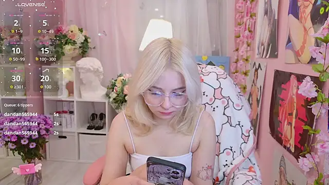 Coconut Mia online show from 02.06.25