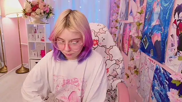 Coconut Mia online show from 11.21.25