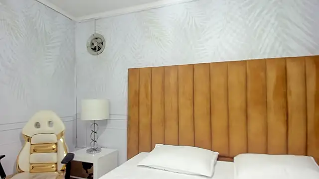 Daphne81  online show from 01.07.25