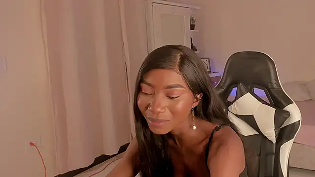 Snapshot of SavannahWildee chatting on 12.13.24 SavannahWildee online show from 12.13.24