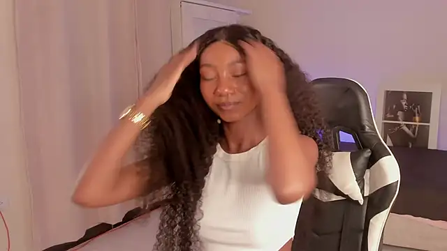 Snapshot of SavannahWildee chatting on 12.21.24 SavannahWildee online show from 12.21.24