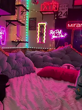 mirannacult online show from 12.26.24