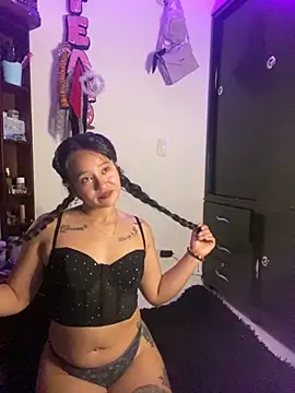 Snapshot of iam_valery chatting on 10.30.25 iam valery online show from 10.30.25