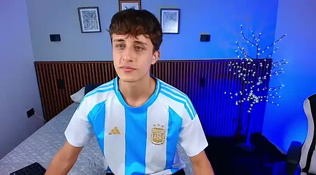 Snapshot of JoseloEvans chatting on 01.11.25 JoseloEvans online show from 01.11.25