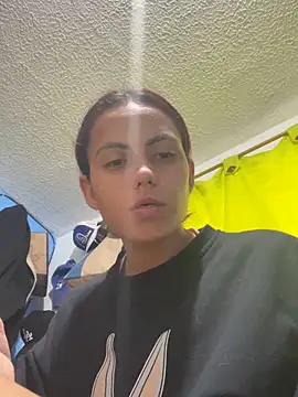 karolainvalentina online show from 10.27.25