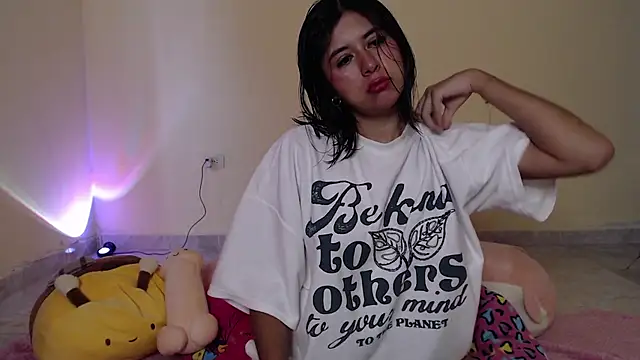 Snapshot of _maiahairy_ chatting on 01.28.25  maiahairy  online show from 01.28.25