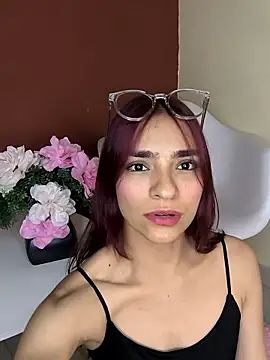 Scarlet Red  online show from 10.07.25