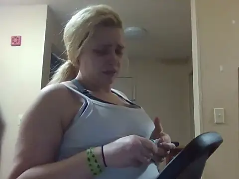 Snapshot of Lalalynn chatting on 04.03.26 Lalalynn online show from 04.03.26