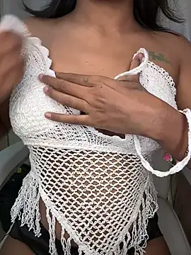 LeisyXO online show from 02.08.25