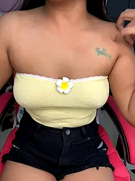 LeisyXO online show from 10.29.25