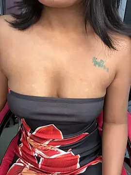 LeisyXO online show from 11.22.25