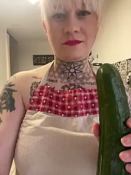 poussichienne online show from 02.13.25