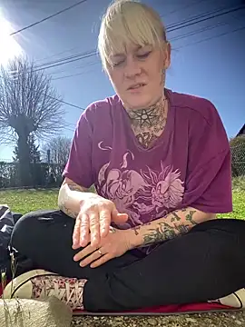 poussichienne online show from 03.20.25