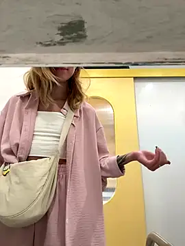 Snapshot of enjoy_my_beauty chatting on 12.04.24 enjoy my beauty online show from 12.04.24