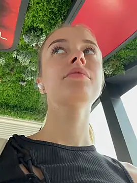 Snapshot of enjoy_my_beauty chatting on 01.13.25 enjoy my beauty online show from 01.13.25