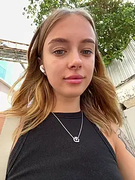 Snapshot of enjoy_my_beauty chatting on 01.19.25 enjoy my beauty online show from 01.19.25