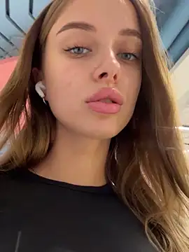 Snapshot of enjoy_my_beauty chatting on 02.19.25 enjoy my beauty online show from 02.19.25