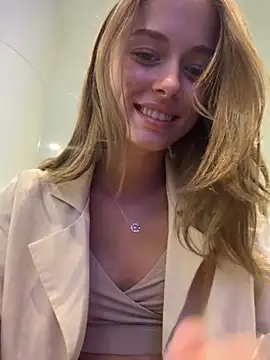 Snapshot of enjoy_my_beauty chatting on 02.26.25 enjoy my beauty online show from 02.26.25