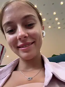 Snapshot of enjoy_my_beauty chatting on 03.06.25 enjoy my beauty online show from 03.06.25