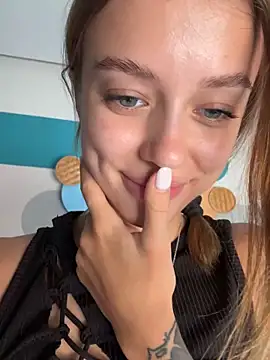 Snapshot of enjoy_my_beauty chatting on 03.16.25 enjoy my beauty online show from 03.16.25