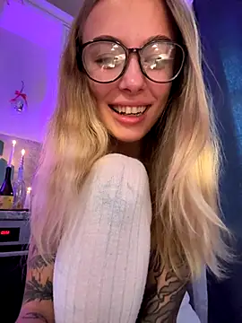 Snapshot of enjoy_my_beauty chatting on 09.21.25 enjoy my beauty online show from 09.21.25