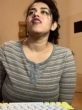 Curvydesifromgermany online show from 12.27.24