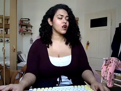 Curvydesifromgermany online show from 02.27.26