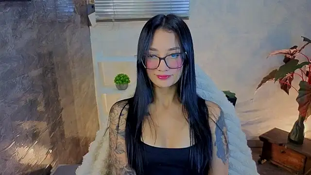Snapshot of mariiana-diaz chatting on 05.06.26 mariiana-diaz online show from 05.06.26