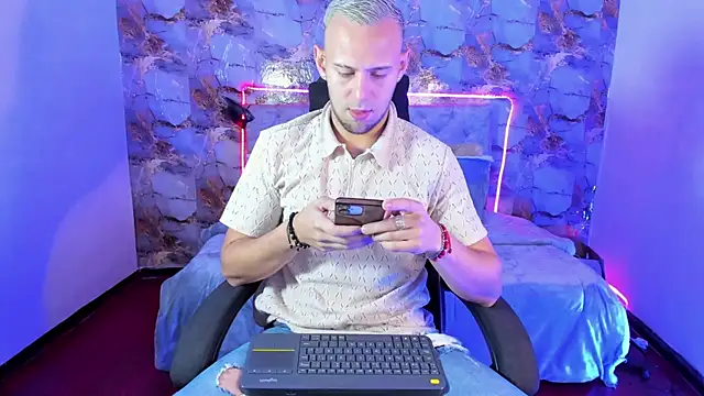 Snapshot of Damon_Bakert chatting on 06.16.26 Damon Bakert online show from 06.16.26