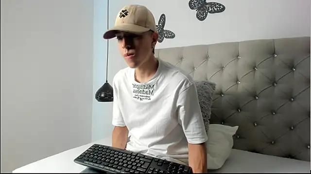 Snapshot of Dei_v_48 chatting on 02.10.25 Dei v 48 online show from 02.10.25