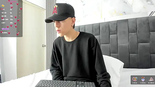 Snapshot of Dei_v_48 chatting on 02.19.25 Dei v 48 online show from 02.19.25