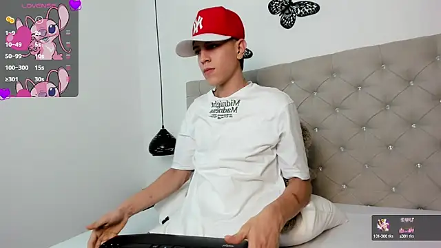 Snapshot of Dei_v_48 chatting on 02.28.25 Dei v 48 online show from 02.28.25