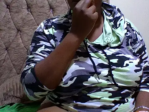 Snapshot of zoey10 chatting on 09.19.25 zoey10 online show from 09.19.25