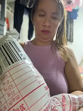 Emiily lee online show from 10.09.25